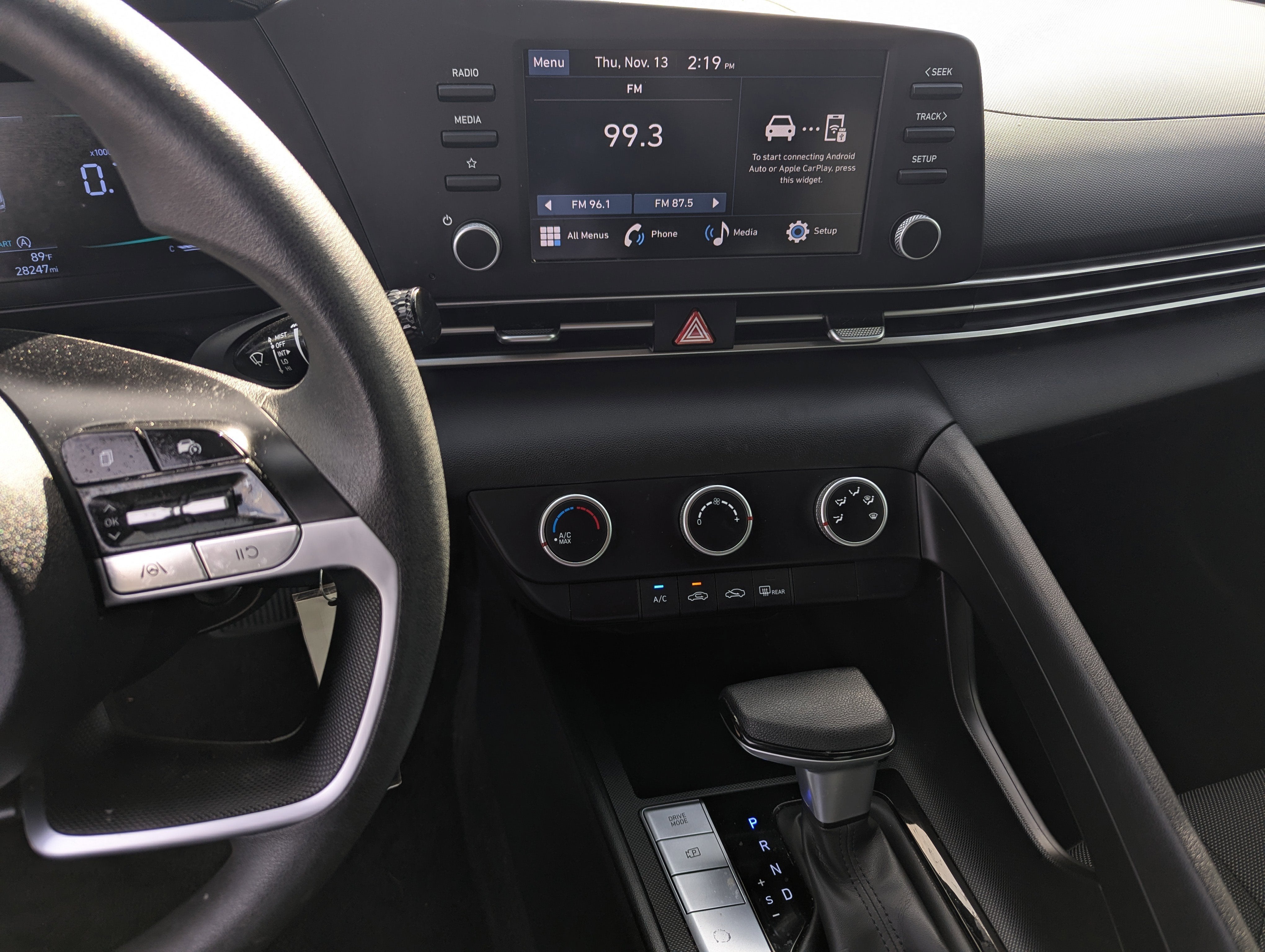 2024 Hyundai ELANTRA SE