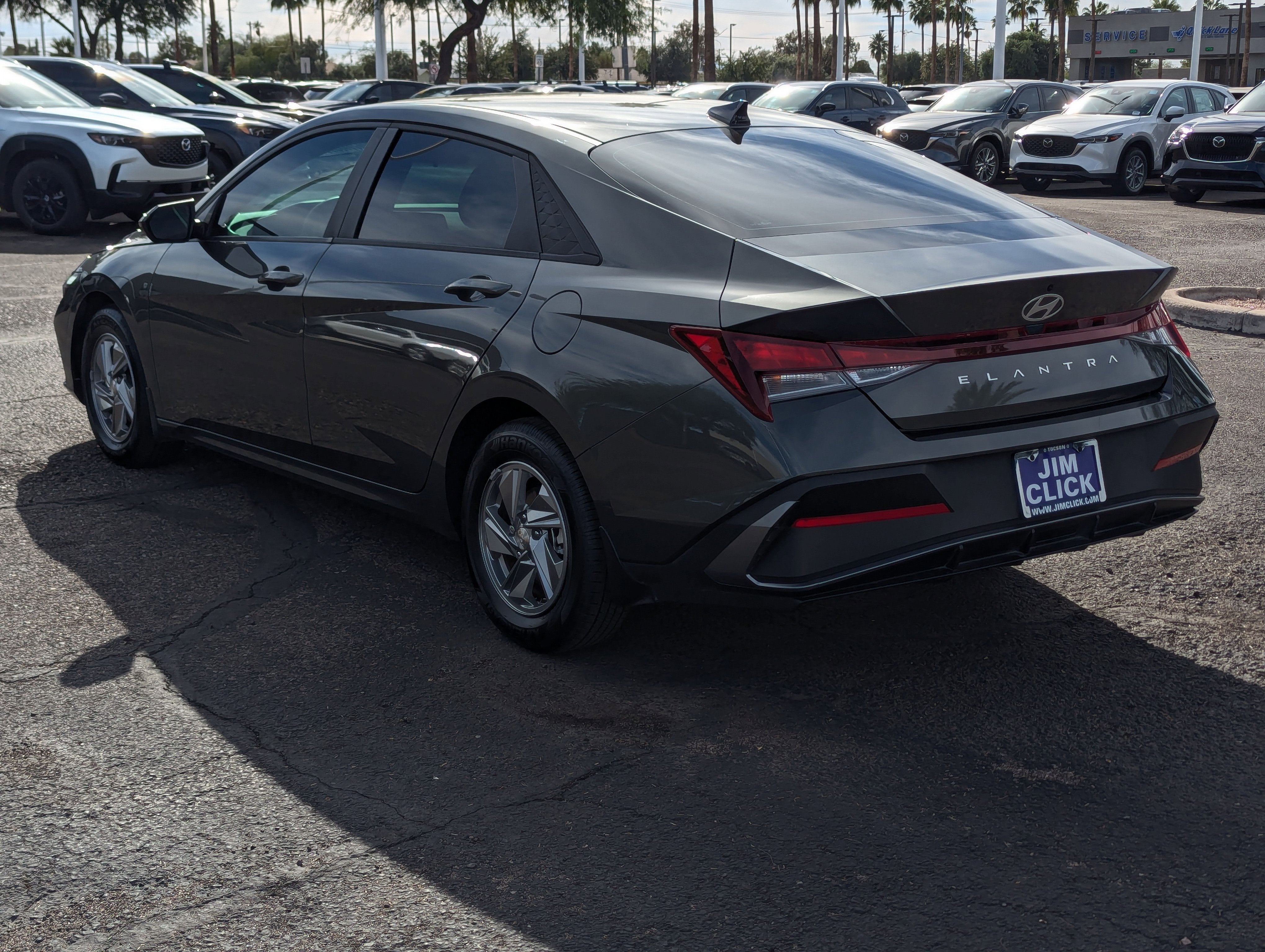 2024 Hyundai ELANTRA SE