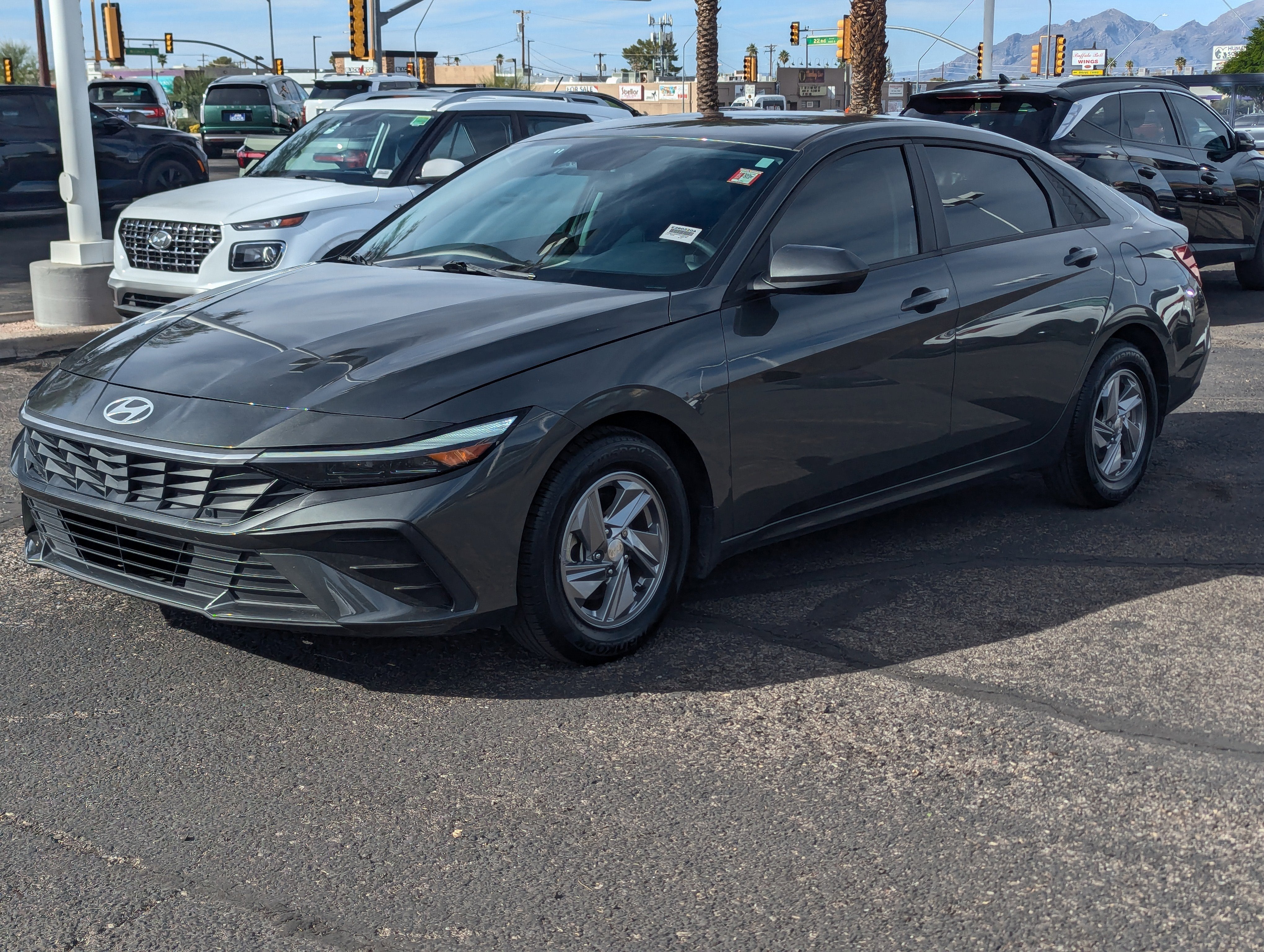 2024 Hyundai ELANTRA SE