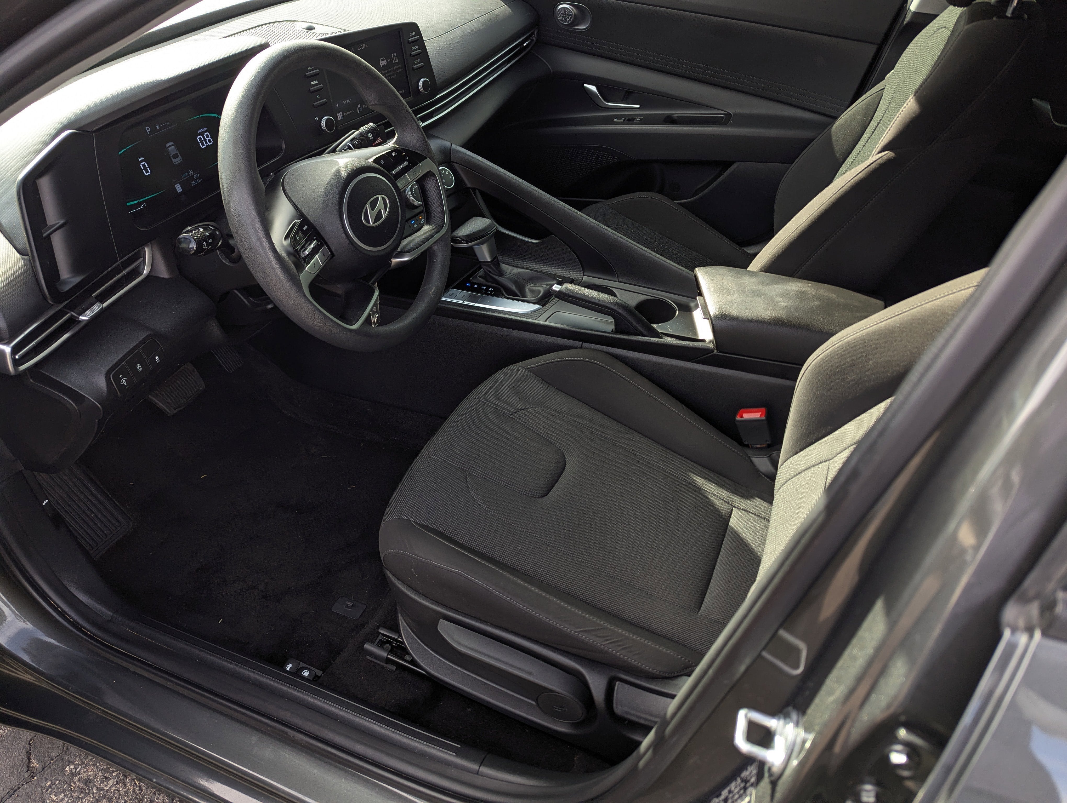 2024 Hyundai ELANTRA SE