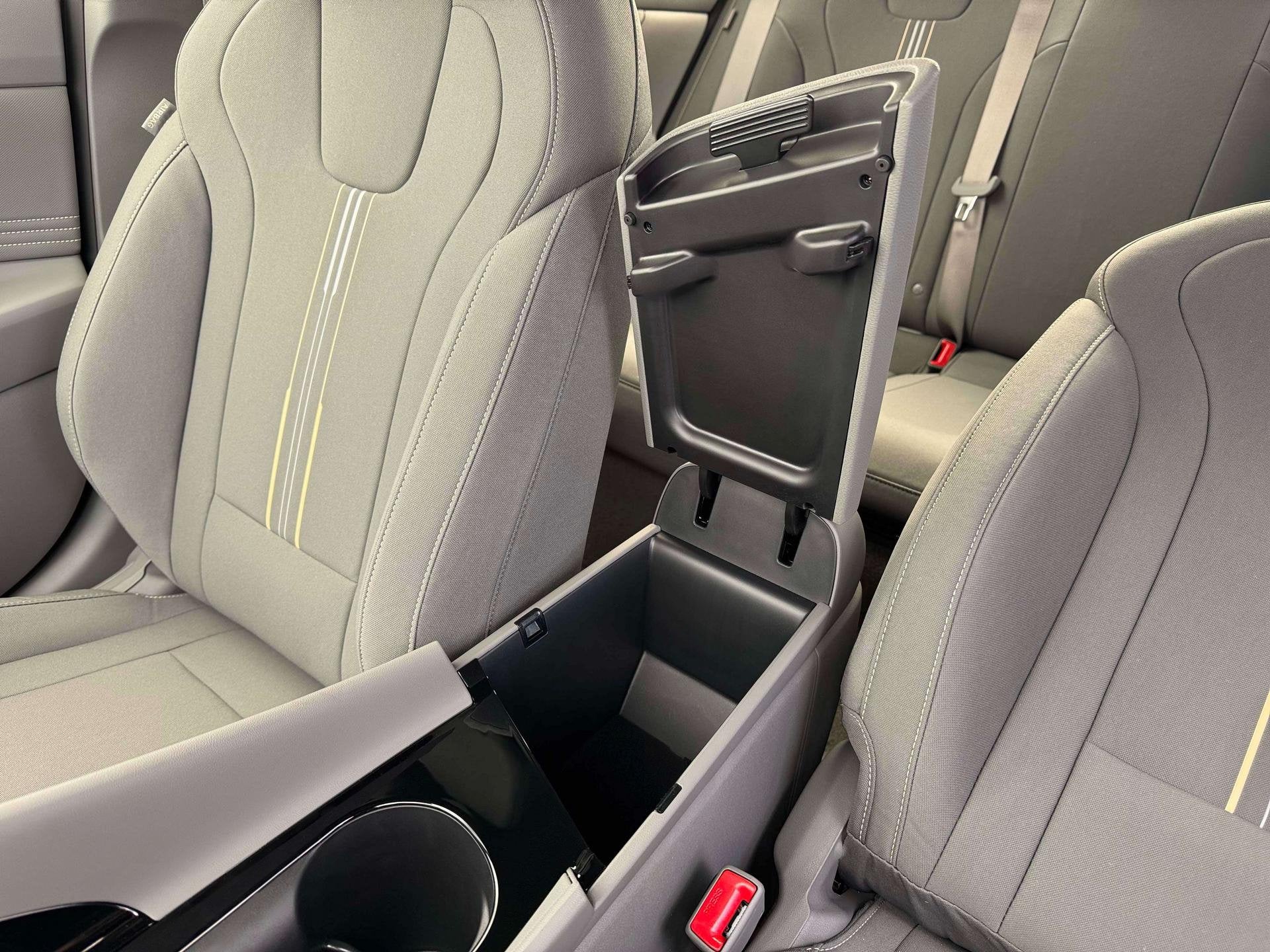 2026 Hyundai Elantra Blue - Photo 18